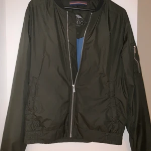 Snoot bomber - Sparsamt använd och i gott skick 