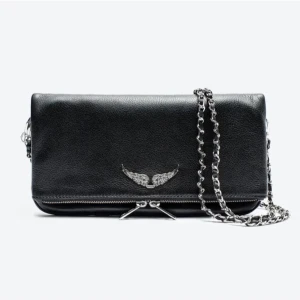 Zadig väska - Säljer min fina Zadig väska (stora storleken) självklart äkta, dustbag & äkthetsbevis finns.  Kom privat för fler , bilder, även Köpt detta året så i bra skick & sparsamt använd (inga defekter)