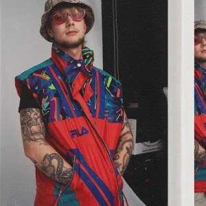 90s vintage fila väst! Fri frakt 📦  - Skitsnygg vintage filaväst! I väldigt bra skick. Dock saknas dragkedjan, även i ena fickan. Där av priset 🤗 