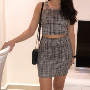 Set med kjol och topp - Set med topp och kjol.  NLY TREND  Storlek S Köparen står för frakt