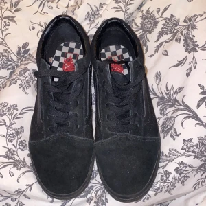 Vans skor. Stl 38 - Säljer mina Vans skor. Använt dom ett fåtal gånger.  Ny pris ca 800kr