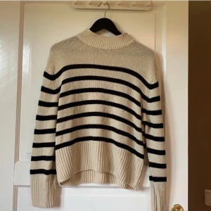 Stickad tröja - Skitfin tröja, säljer pga flytt💕🫶🏼