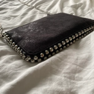 Väska  - Säljer nu min zara väska,hör av dig vid intresse! Köpare står för frakt💗💗