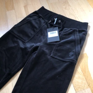 Jucy byxor  - Fick precis hem mina jucy byxor som tyvärr va för små , jag tänkte kolla om någon här är intresserad annars lämnar jag tillbaka det 