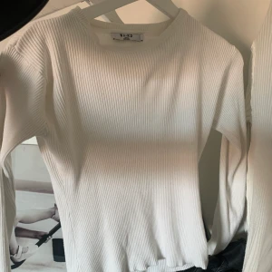 Ribbad tröja  - Ribbad tröja ifrån nakd❤️nästan aldrig använd