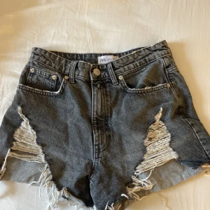 Jeansshorts Zara - Jeansshorts som knappt är använda 