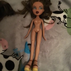 Bratz docka -  -har tyvärr inga kläder :(  💌 -frågor? skriv till mig privat! -priset diskuterar vi privat <3 