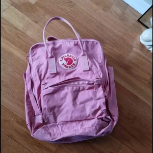 Fjällräven  - Rosa fjällräven. Använt skick men hel och fin. 