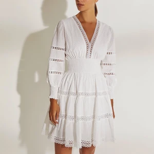 By Malina klänning - Säljer denna superfina klänning från By Malina. Passar perfekt som studentklänning eller att använda nu till sommaren! Klänningen är använt en gång och är i jättefint skick. Ordinarie pris är 2500kr💕