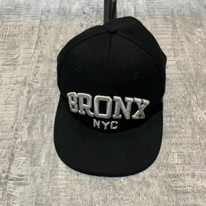 snapback keps - Skriv om frågor 