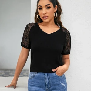 Tröja storlek S - Svart tröja med spets i storlek S. Endast använd 1 gång. 50kr + frakt🧡