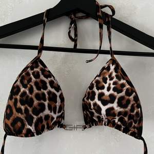 Leopardmönstrad bikinitopp från I.AM.GIA. Storlek M. Nyskick. Frakt 26 