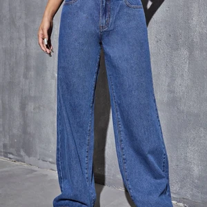 Size > S - Jag råkade köpa två byxor på samma färg och det är därför jag säljer ut den, annars den är jätte fint och har bra bra material. Jag köpte den för 299 kr.