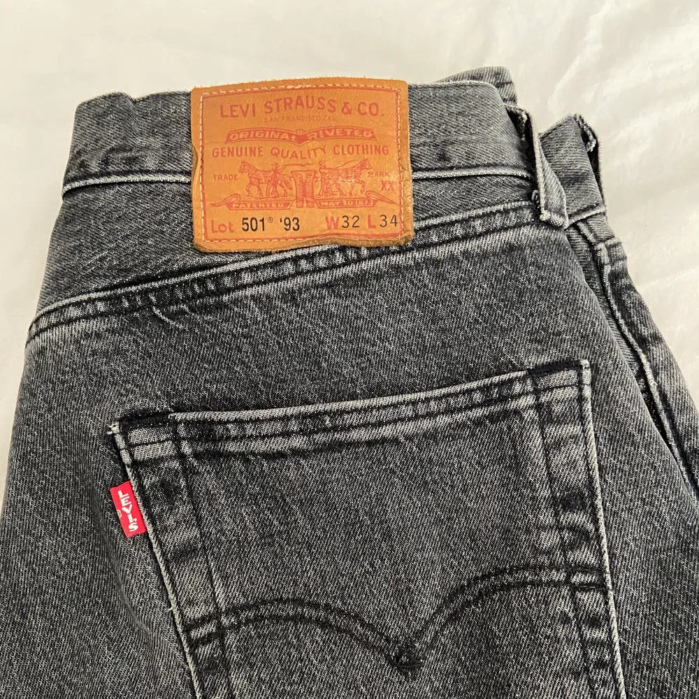 Levis 501 storlek 32x34. Skick 9/10. Köpta i en Levis butik. Nypris 1200kr. Säljer dessa för 499 kr. Jeans & Byxor.