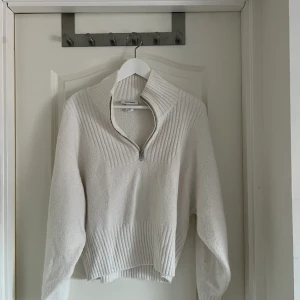 Halfzipped tröja  - Jätte skön och fin. Väldigt mysig att ha på sig, nyskick inga skador och välskött. 
