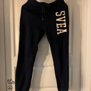 Mjukisbyxor Svea - Fina mjukisbyxor från Svea! Är absolut öppen för prisförslag, kan mötas upp i Stockholm och det är bara att skriva för fler bilder!