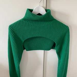 Bolero - En bolero i grön fin färg. Storlek S💕