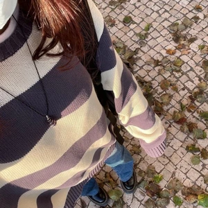 Brandy Melville sweater  - Super söta sweater som är från brandy Melville❤️!!! Bilder lånade från Pinterest. Användat antal gånger o ganska ny för inte min stil sälja för  180+frakt(66kr) direkt! Först till kvarn!! Frågor och mer bilder kan skriva på privat!!!