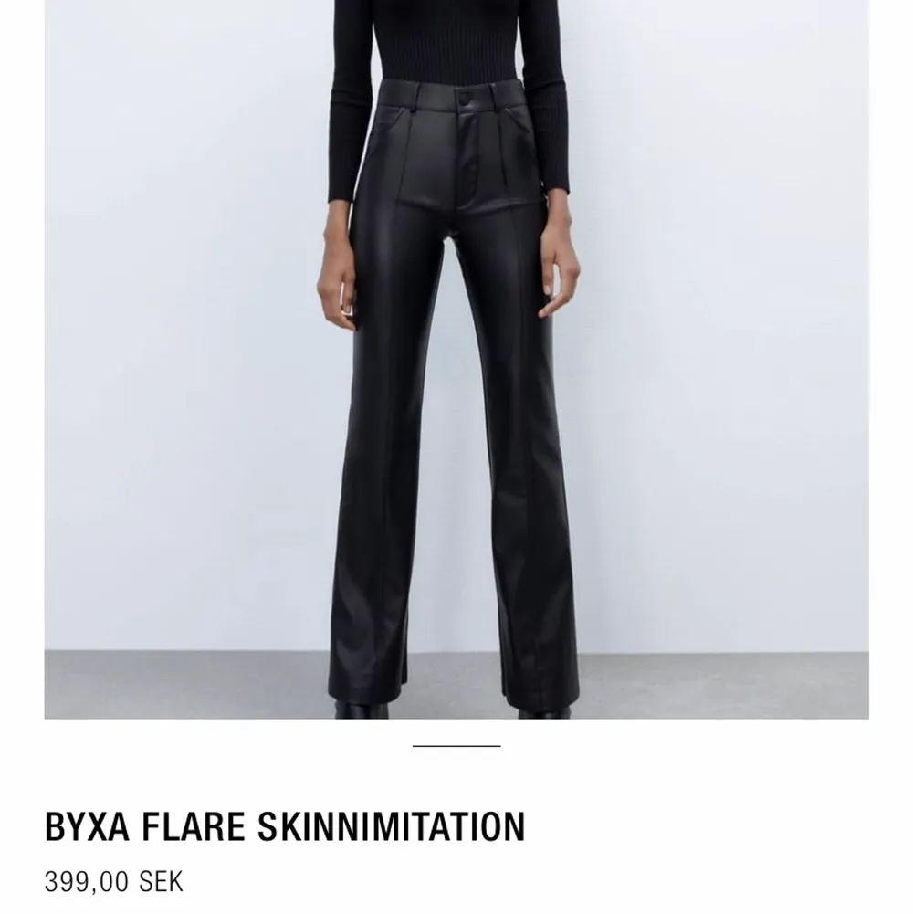 Säljer mina jättefina skinnbyxor från Zara som tyvärr är för långa för mig! (Jag är 160). Har endanst använd dem 1 gång. Nypris 400kr. Kan mötas upp i Stockholm! 😊. Jeans & Byxor.