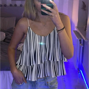 Randig topp - Jättefin randig topp. Storlek xs (passar s) ifrån bikbok. Endast provad