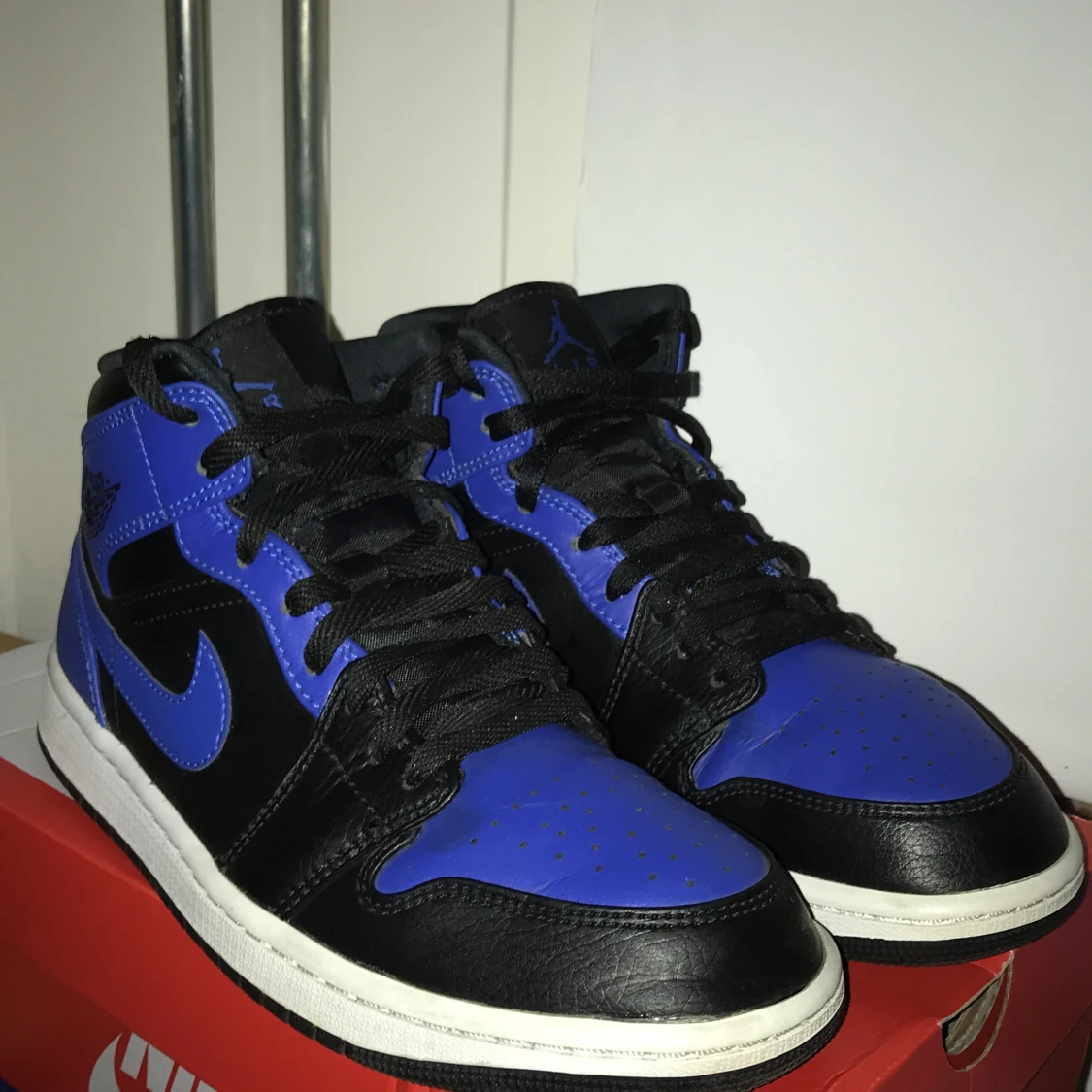 Jordan 1 hyper Royale mids storlek 41 