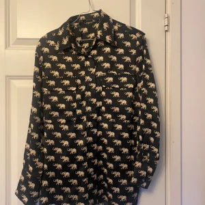 Blus oversized - Mönstring blus