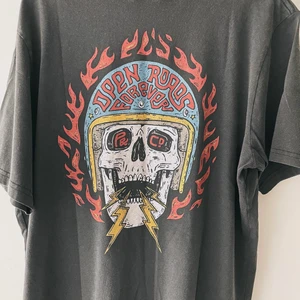 P&Co Graphic XL T-shirt  - Black/grey XL t-shirt, standard fit. Worn once or twice. Retail price ~350sek