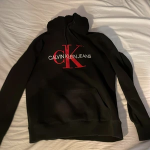Calvin klein hoodie - Fräsch hoodie i toppskick