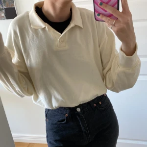 Tröja - Så mysig och mjuk tröja från Zara! Använd endast 1 gång, säljer då den tyvärr inte kommer till användning 💕