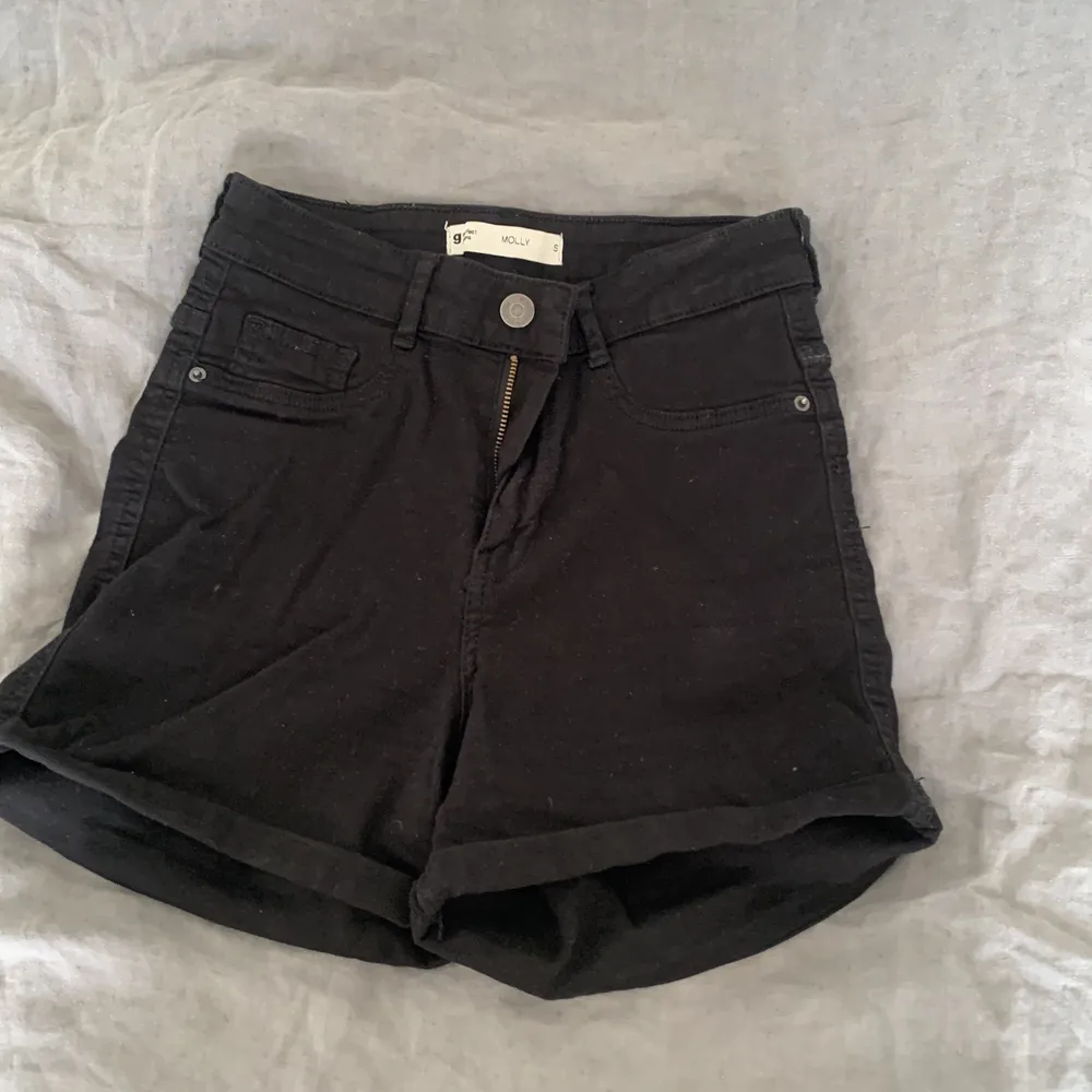 Jätte fina ginatrico shorts. Har bara använt få tal gånger ny pris 250. Köparen står för frakt. Shorts.