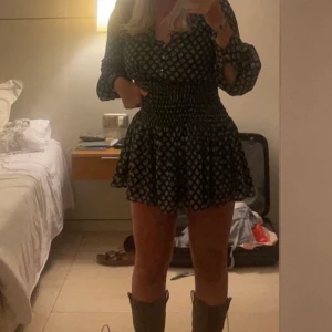 Zara klänning  - Säljer min fina zara klänning, använd en gång som ny❤️