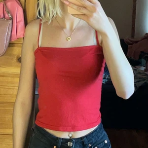 Linne - Rött linne som aldrig används längre använt men är i toppen skick!💕 frakt tillkommer 