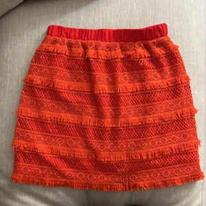 Söt orange kjol  - Från NA-KD, storlek 36. Använd någon enstaka gång.