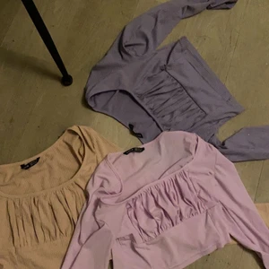 Toppar - 3snygga toppar från shein som tyvärr va för små för mig som har en större byst. Går att köpa alla 3 eller separat Men det blir styckvis som då är 40kr 