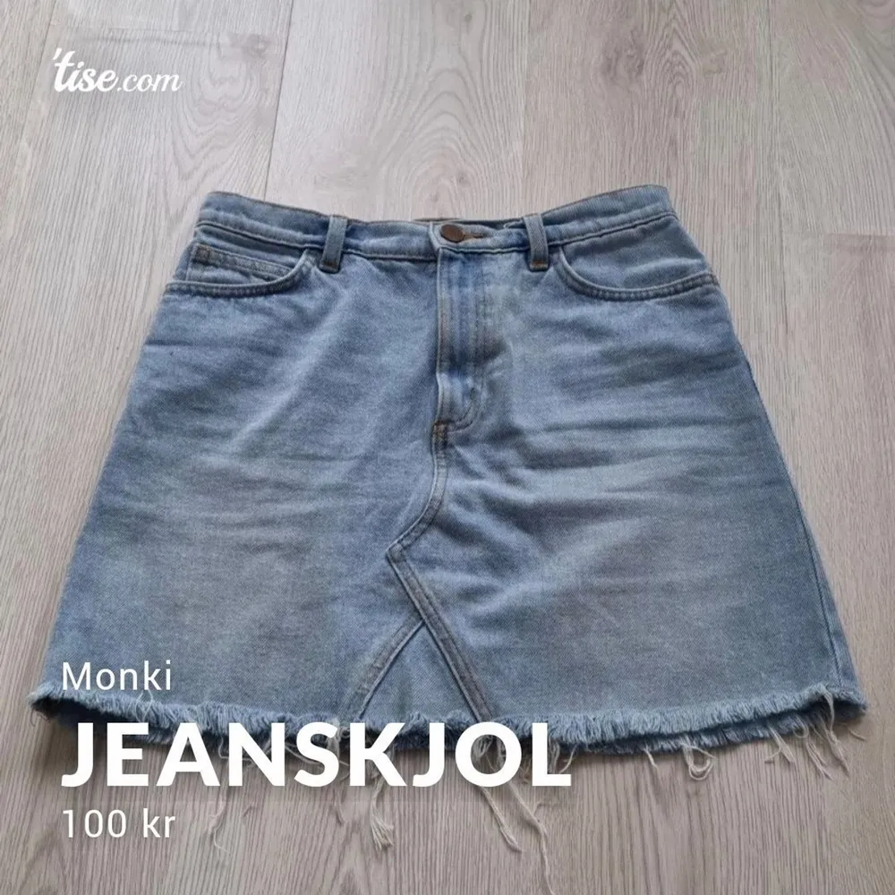 Ljusblå jeanskjol från Monki i fint skick! 👗. Kjolar.