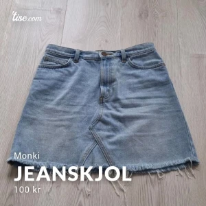 Jeanskjol  - Ljusblå jeanskjol från Monki i fint skick! 👗