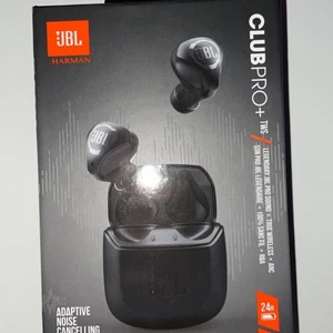 Oöppnade hörlurar - Säljer oöppnade hörlurar i nyskick