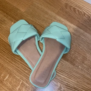 Skor - Ett par gröna sandaler från asos, ej använda 