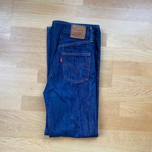 Den snyggaste Levis jeansen i en underbar färg😍 inga defekter! I modellen Ribcage wide!