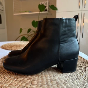 Stövlar/boots - OANVÄNDA - Säljer dessa de inte kommer till användning. Aldrig användt dom utan bara legat i garderoben 