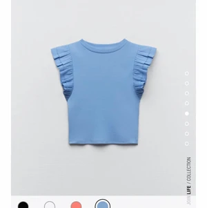 Zara volang topp st M - Blå volang topp från zara, st M  nypris: 119  frakt: 39 kr