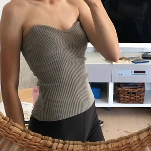 Snyggaste toppen - Säljer denna topp då den inte kommer till användning och jag behöver pengar, har aldrig använt den😄strl xs, men passar xxs-s då den är väldigt stretchig👍🏻meddela mig vid intresse, priset kan diskuteras