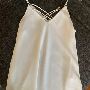 Linne - Hej jag säljer detta jätte finna linnet då jag aldrig använt storlek xs