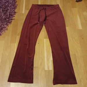 Gina tricot röd - Röda gina tricot byxor i storlek M