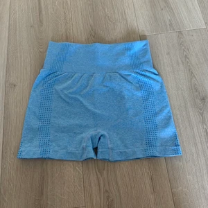 Tränings shorts - Säljer tränings shorts som är få gånger använda. Bra skick. Storlek M 
