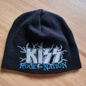 Kizz mösss barn  - Kizzmössa barn  50kr Finns på söderkulla 