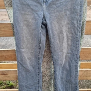Jeans  - Högmidjade jeans från lager157 aldtig används pgr att de var för stora.🥰
