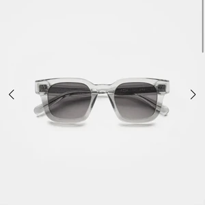 Chimi solglasögon  - Säljer mina i princip helt oanvända chimis i färgen grey. Skriv för fler bilder om ni är intresserade. 