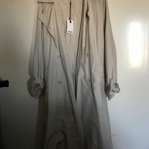 NY TRENCHCOAT JUNKYARD L - Helt ny. Nypris 1199kr, 