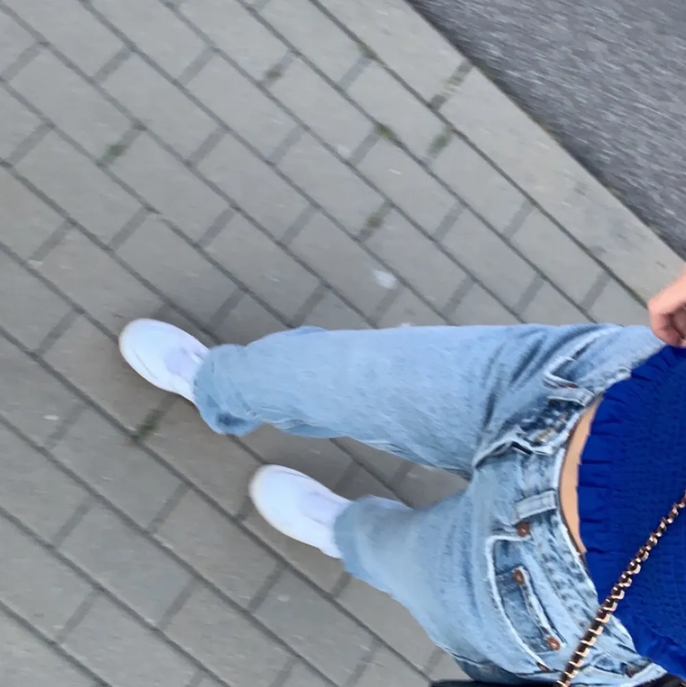 Straight jeans ifrån zara i storlek 32, andvända fåtal gånger😇. Jeans & Byxor.